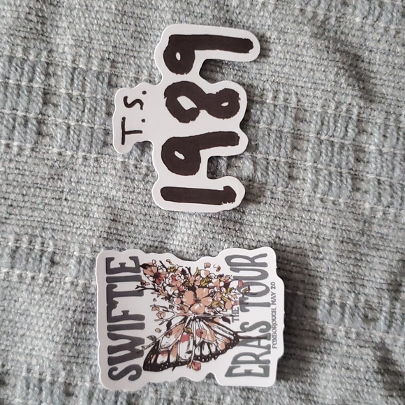 Taylor Swift 18 Piece Sticker Set- FREE with $40+ Bundle - Picture 6 of 10